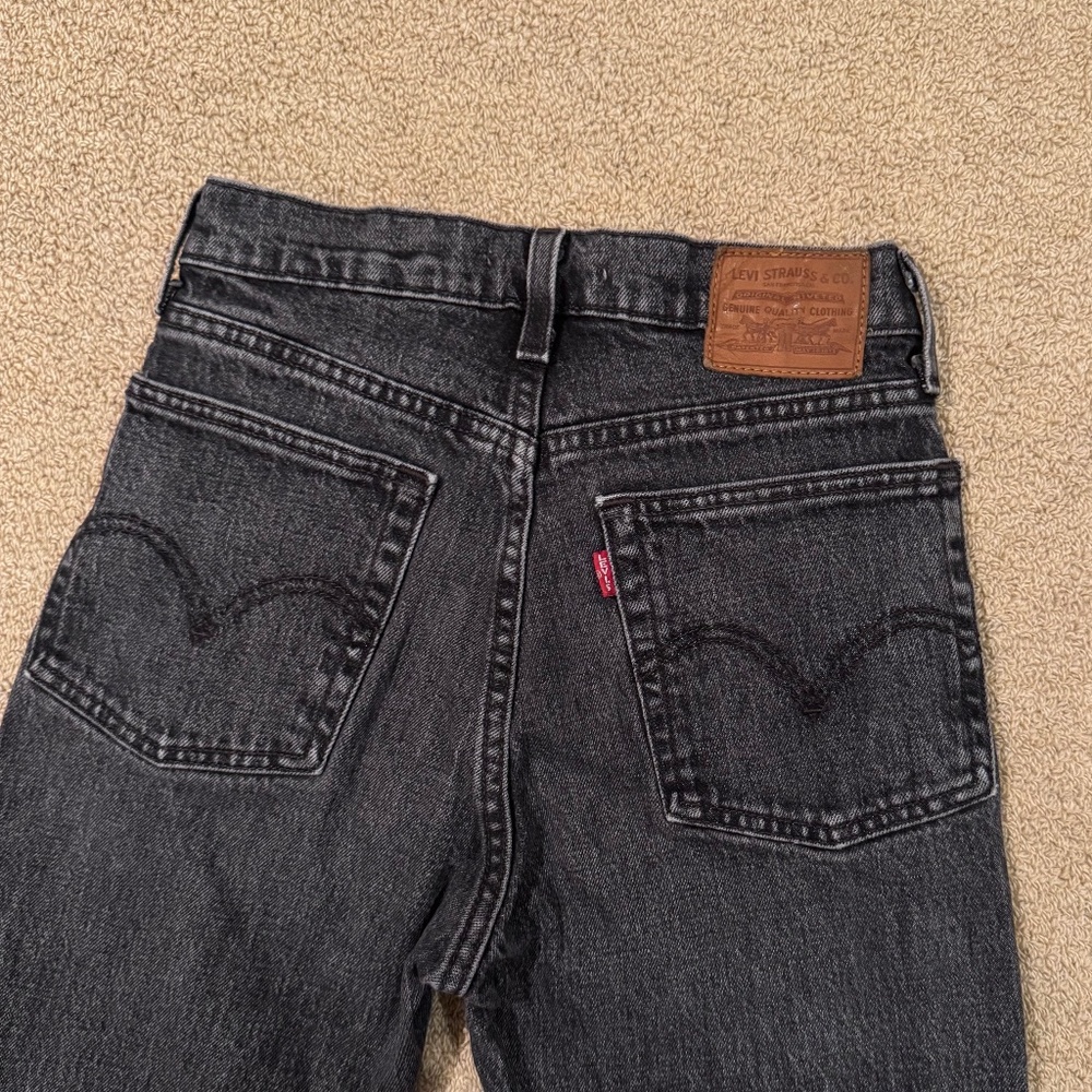 Levi's Premium Wedgie Straight Ankle Women's Jeans, "Break A Leg" Wash - Picture 3 of 7